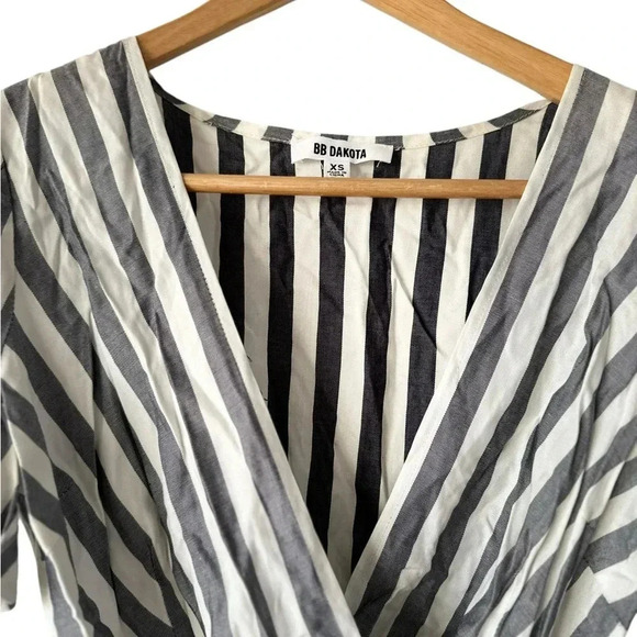 BB DAKOTA Women's Wrappers Delight Stripe Wrap Top - Picture 8 of 15